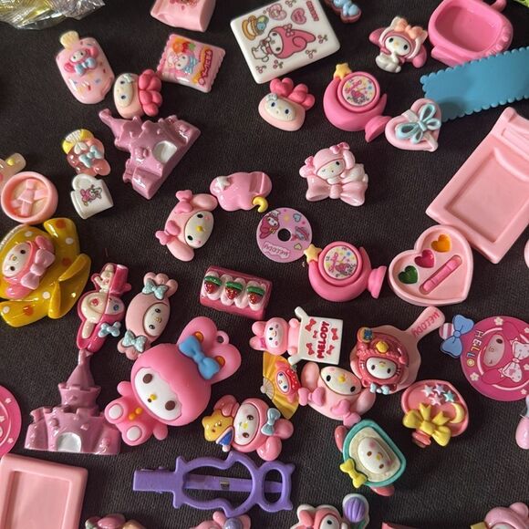 Hello Kitty and Friends Assorted Toy Collection Pack Charms Key Rings Hair Clips - Picture 3 of 7